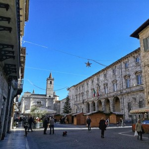 Piazza Arringo Villaggio di Natale ad Ascoli Piceno