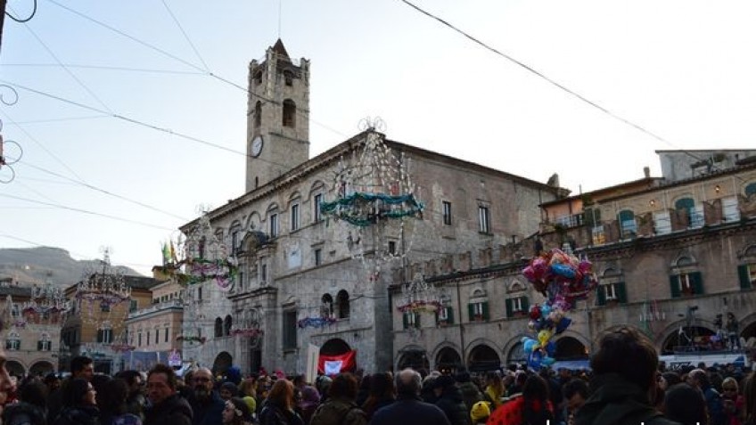 Piazza del Polo al Carnevale di Ascoli Piceno